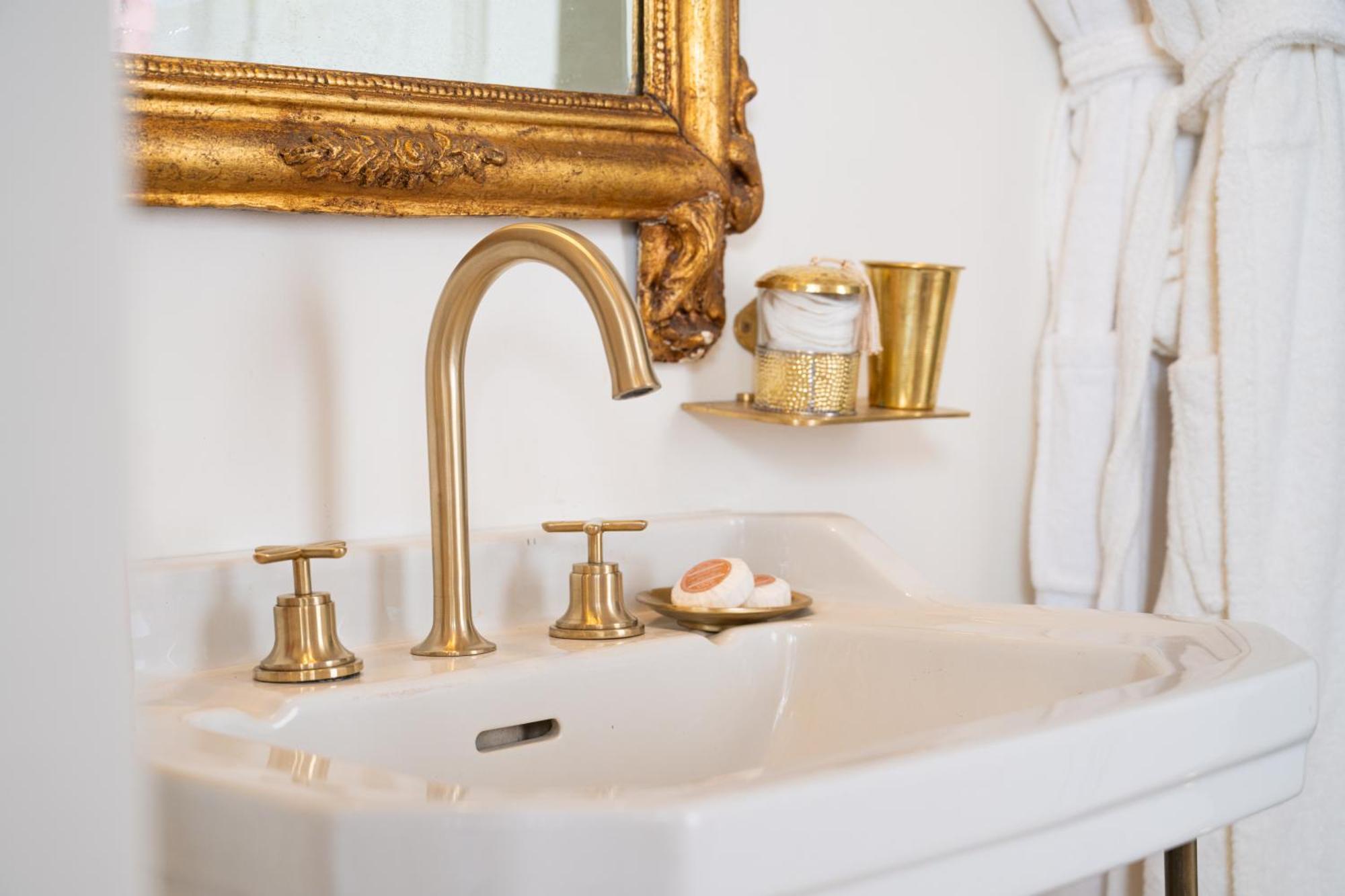Le Singe Rose Bed & Breakfast