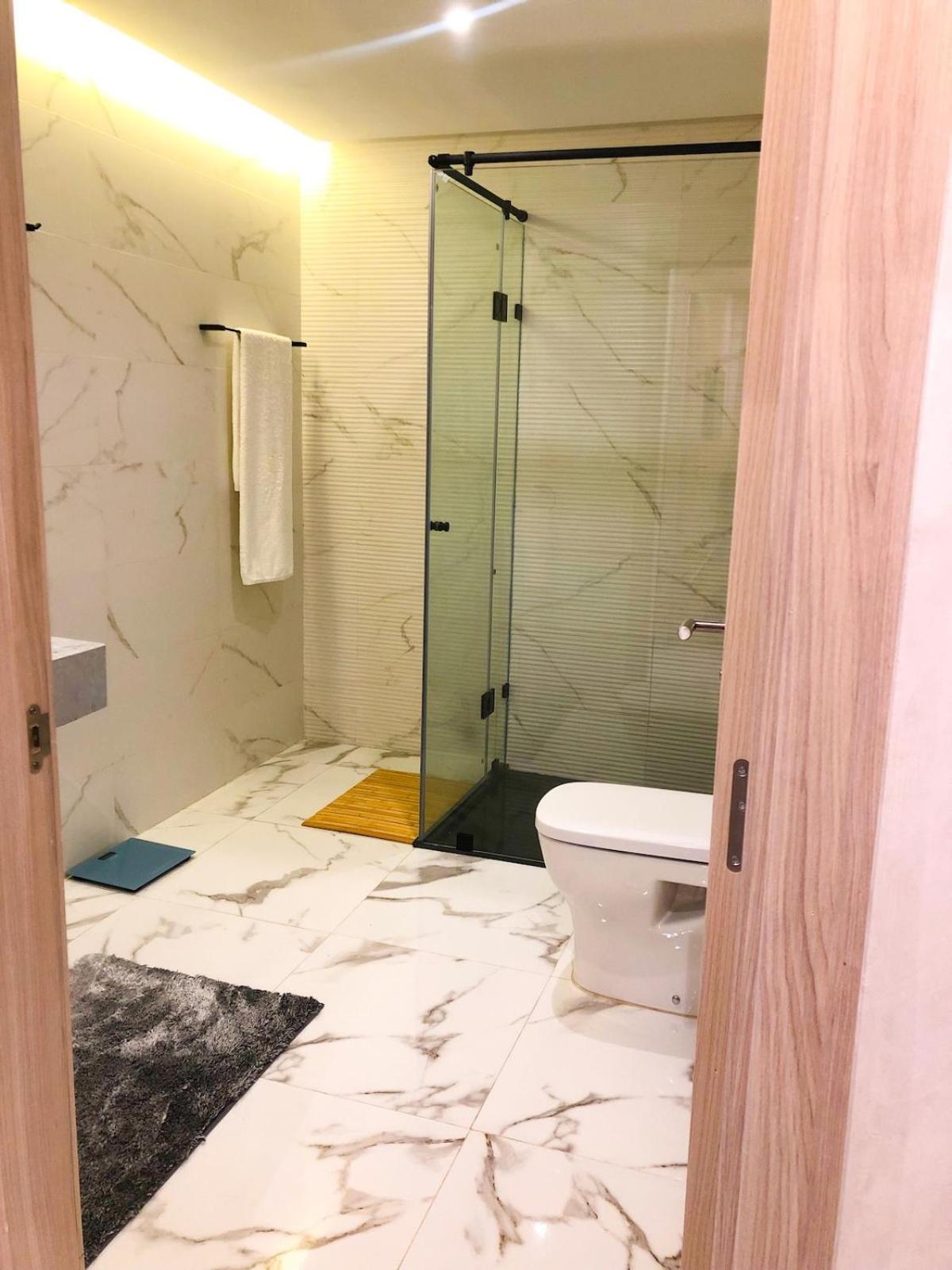 Modern 2br, Pool Access, Fast Wi-fi Apartamento *
