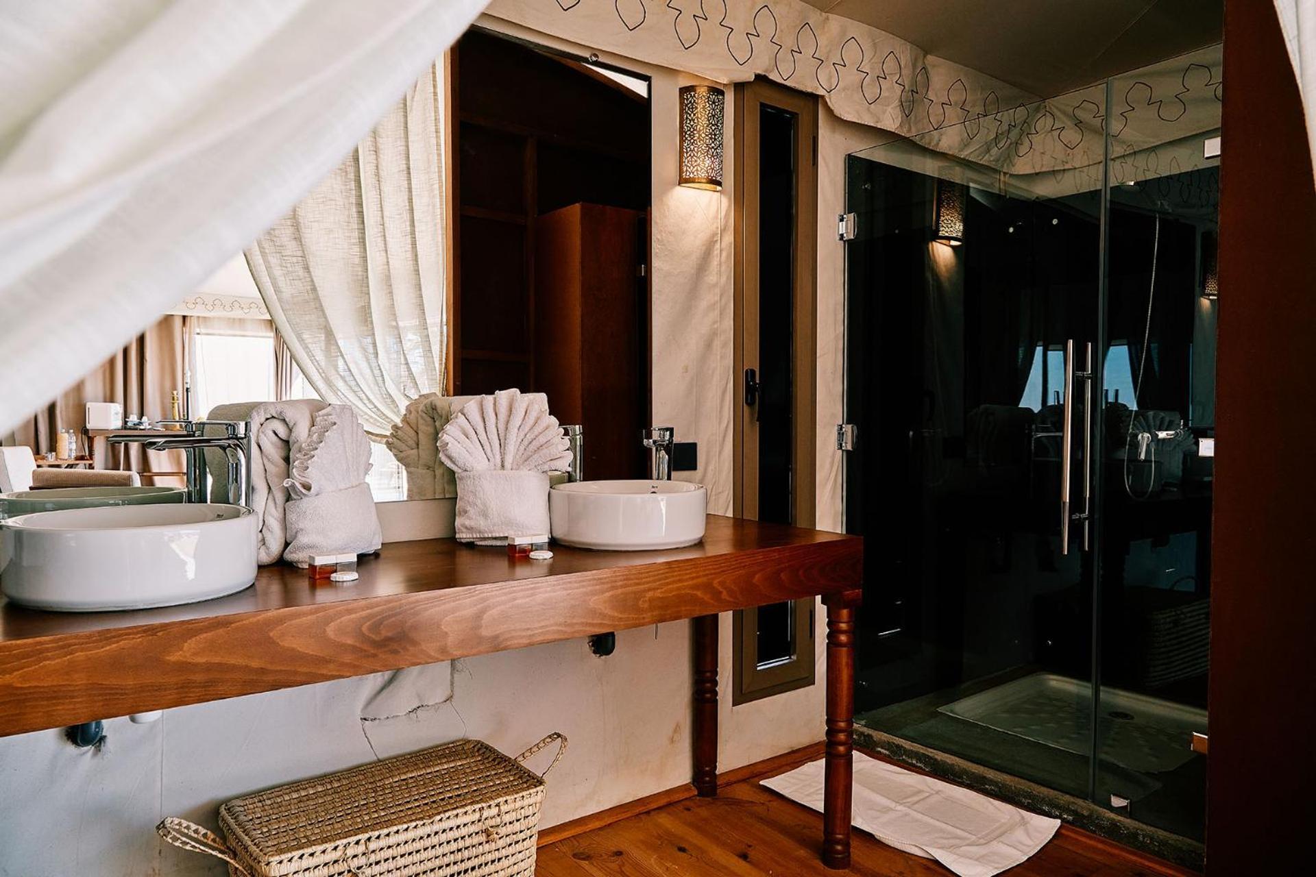 The White Camel Camp - Agafay Desert Activities Lodge *