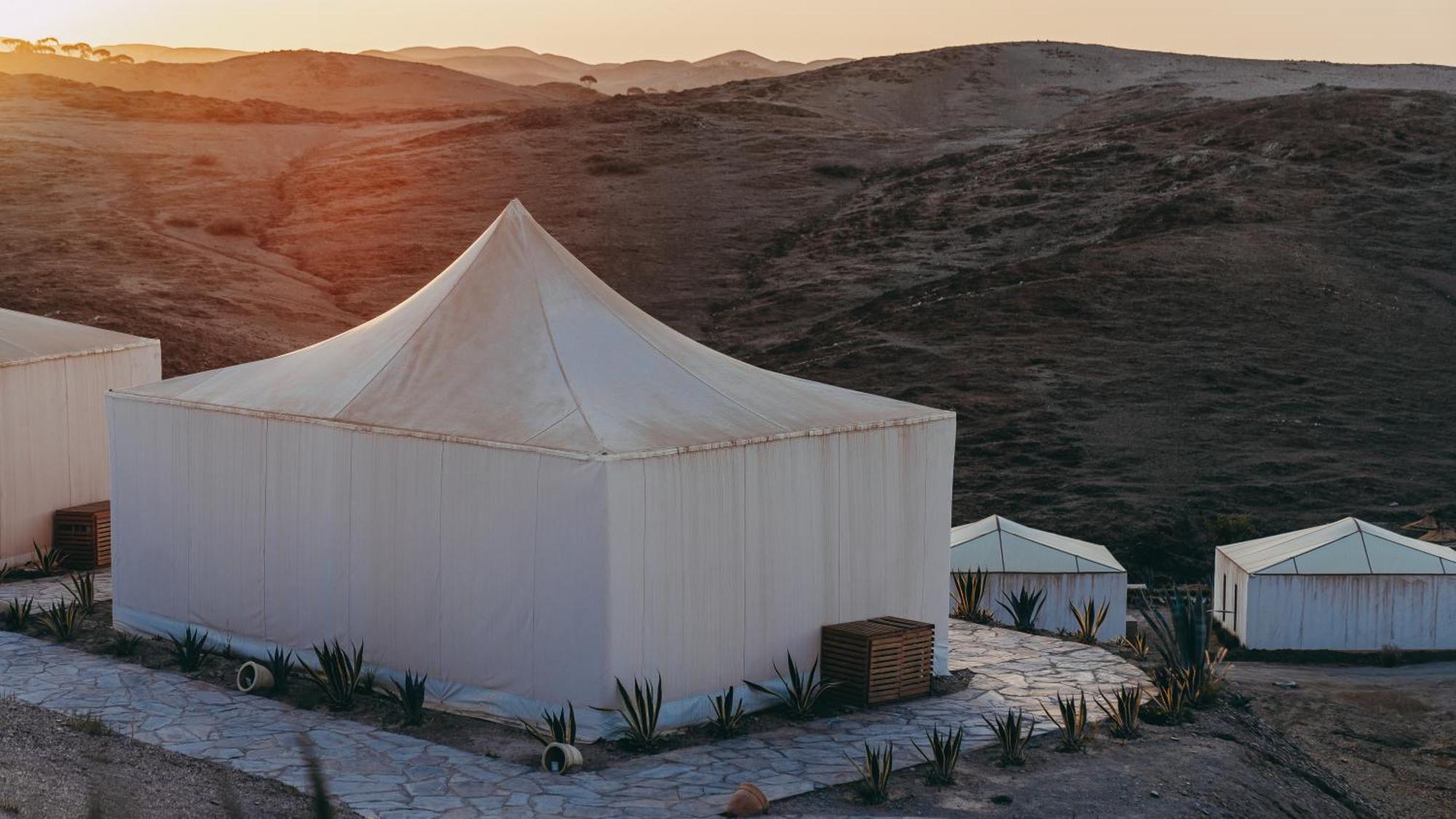The White Camel Camp - Agafay Desert Activities Lodge *