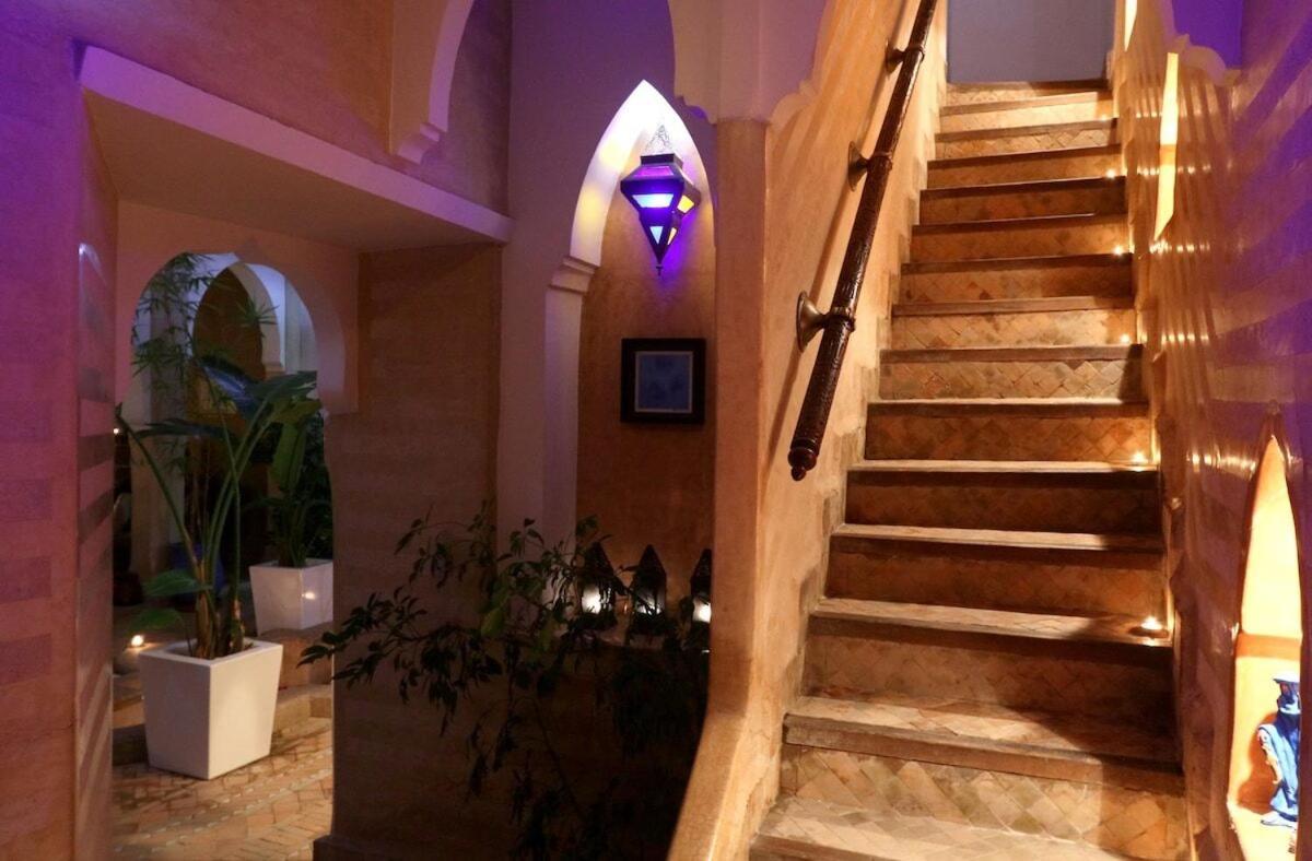 Serendip Hotel