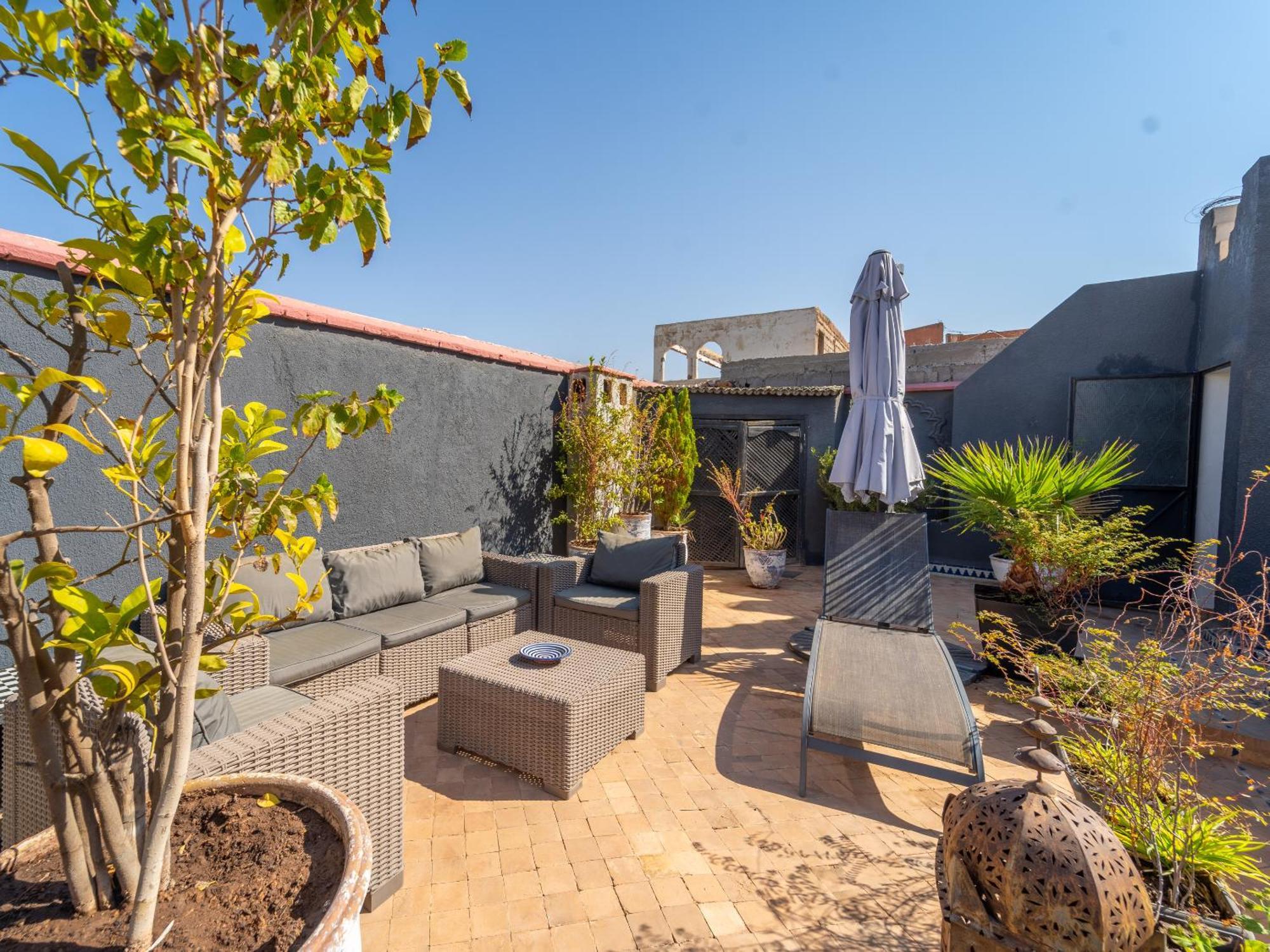 Serendip Hotel