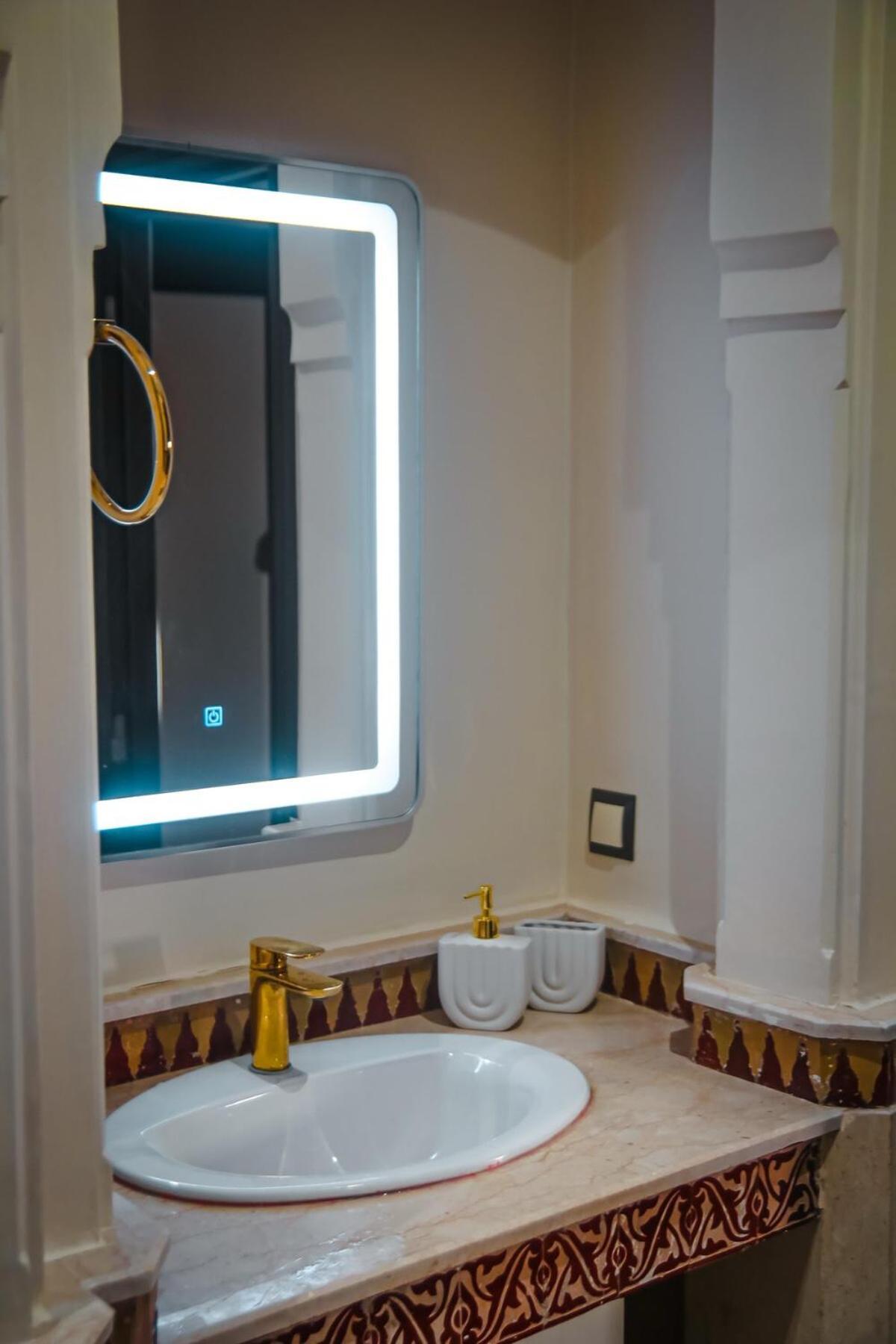 Hivernage Appt Andalou Avec Balcon Et Piscine