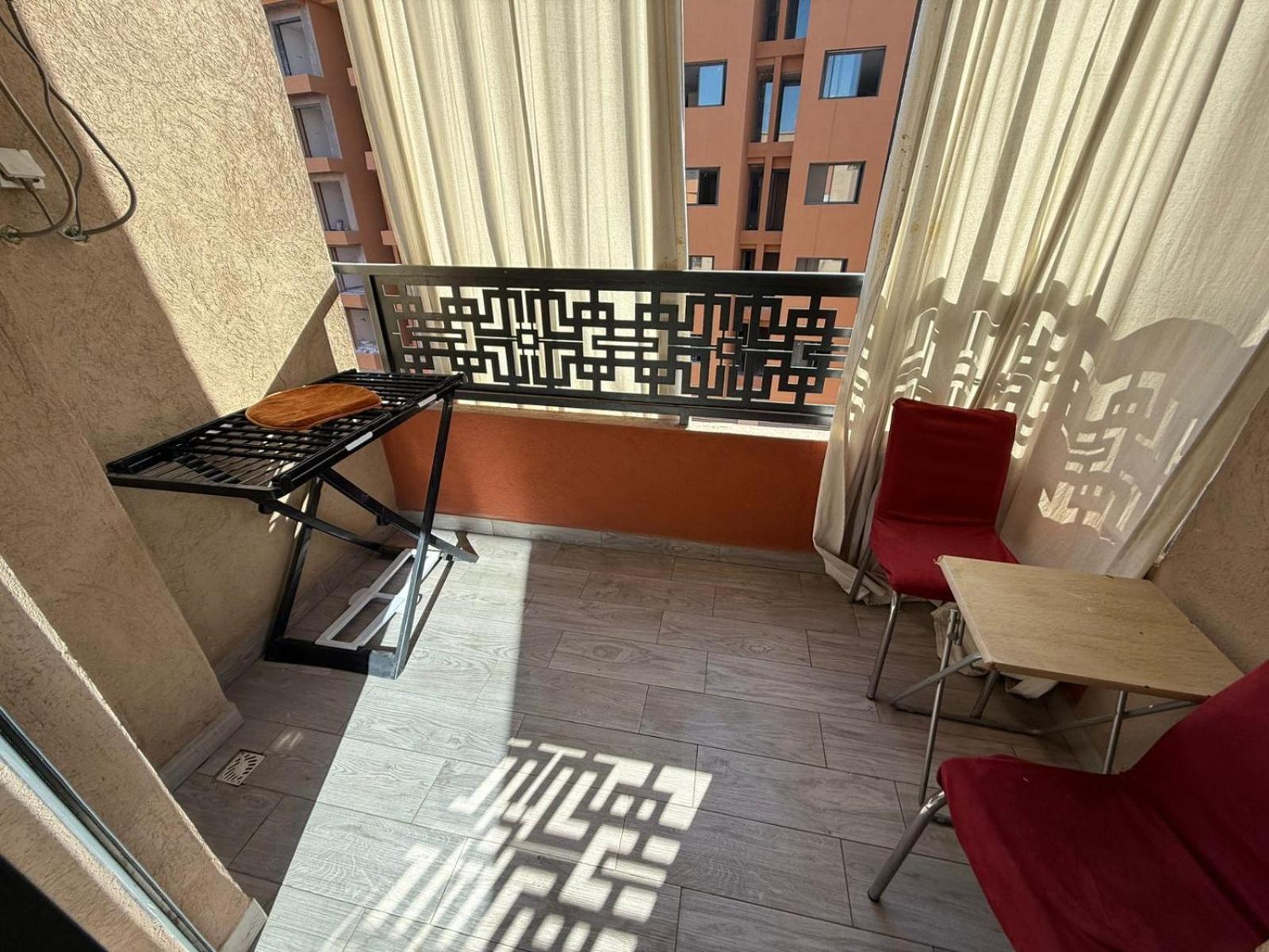 Family Confort & Balcon Piscine Apartment *