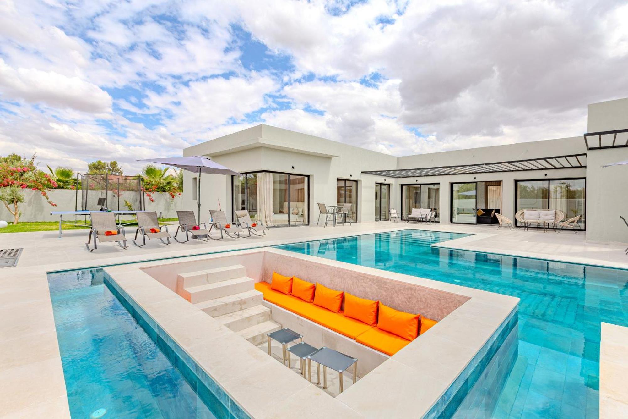 Charmante Aya! Elegante & Calme Avec Piscine *