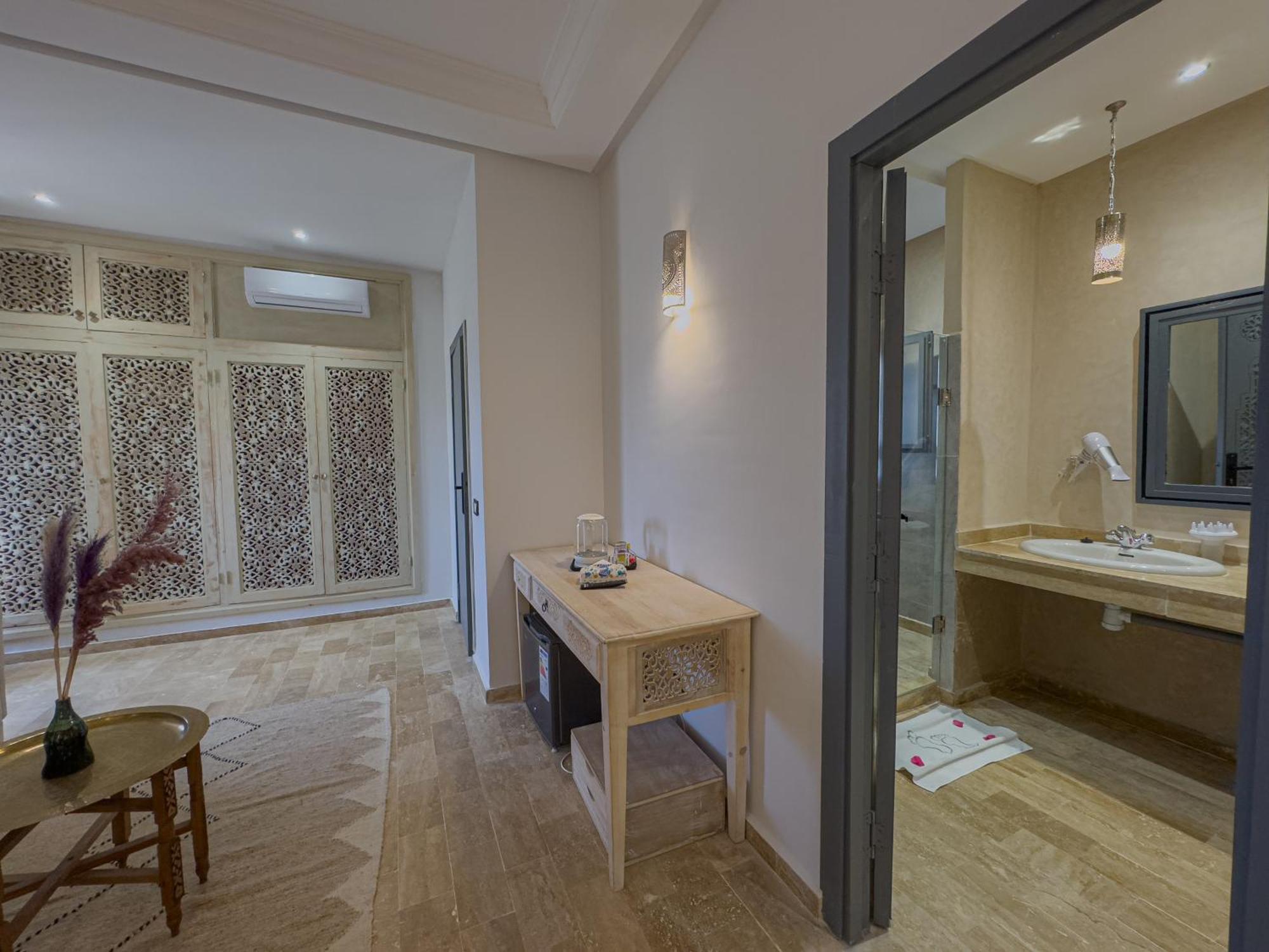 Riad Tonaroz Gold *