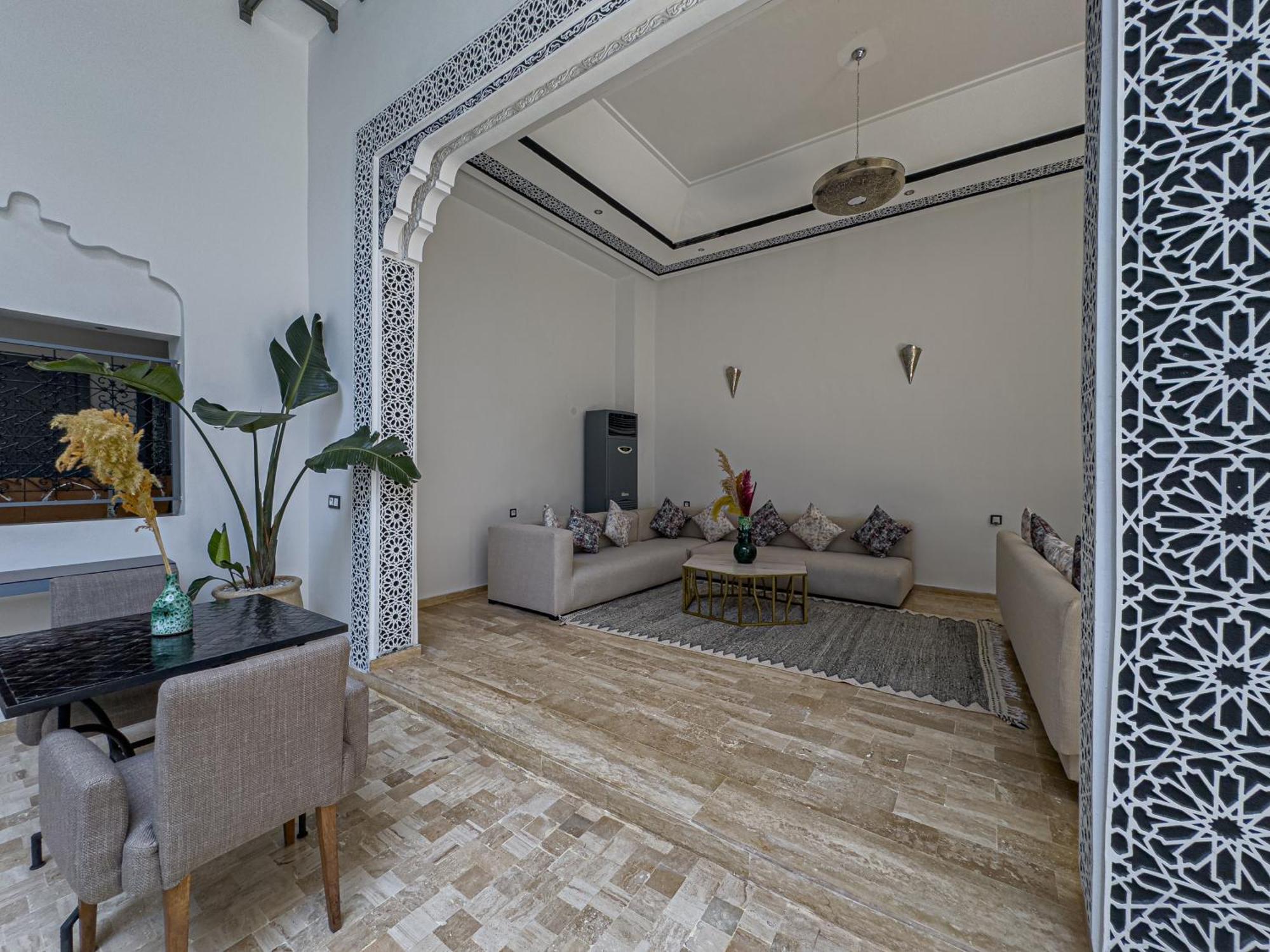 Riad Tonaroz Gold *