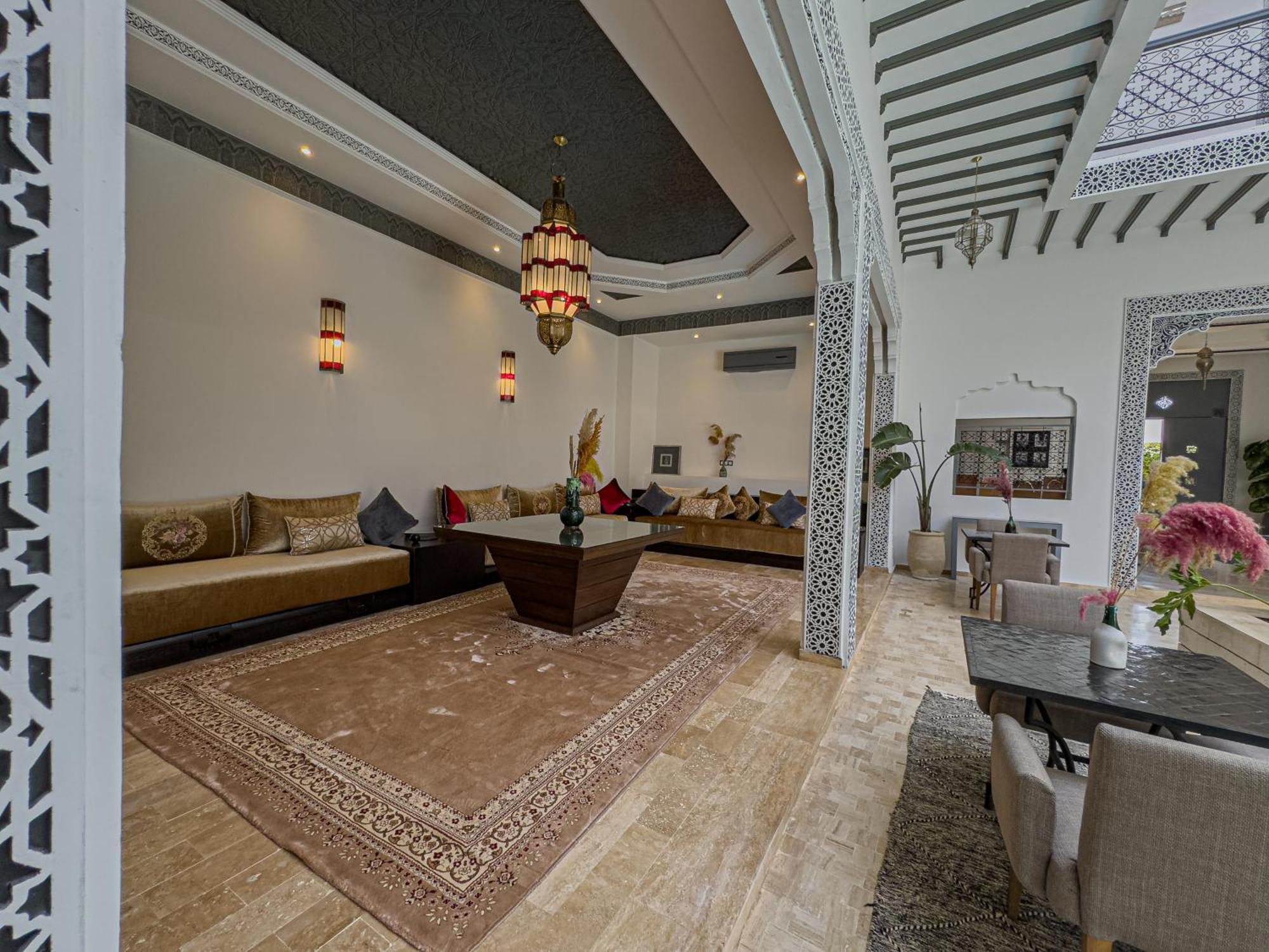 Tonaroz Gold Riad *