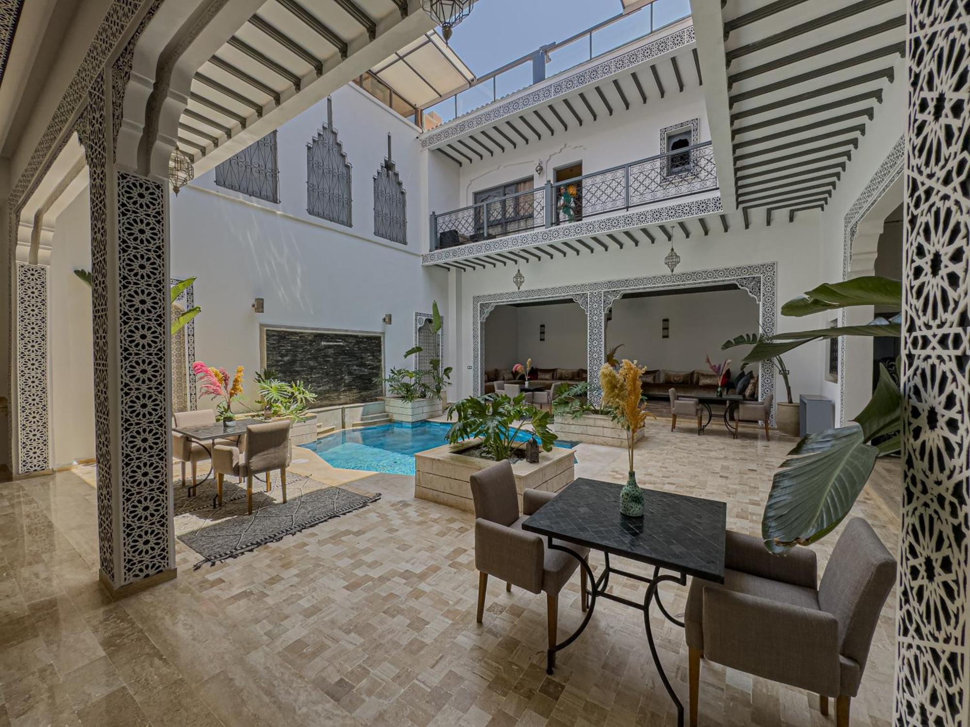 Riad Tonaroz Gold *