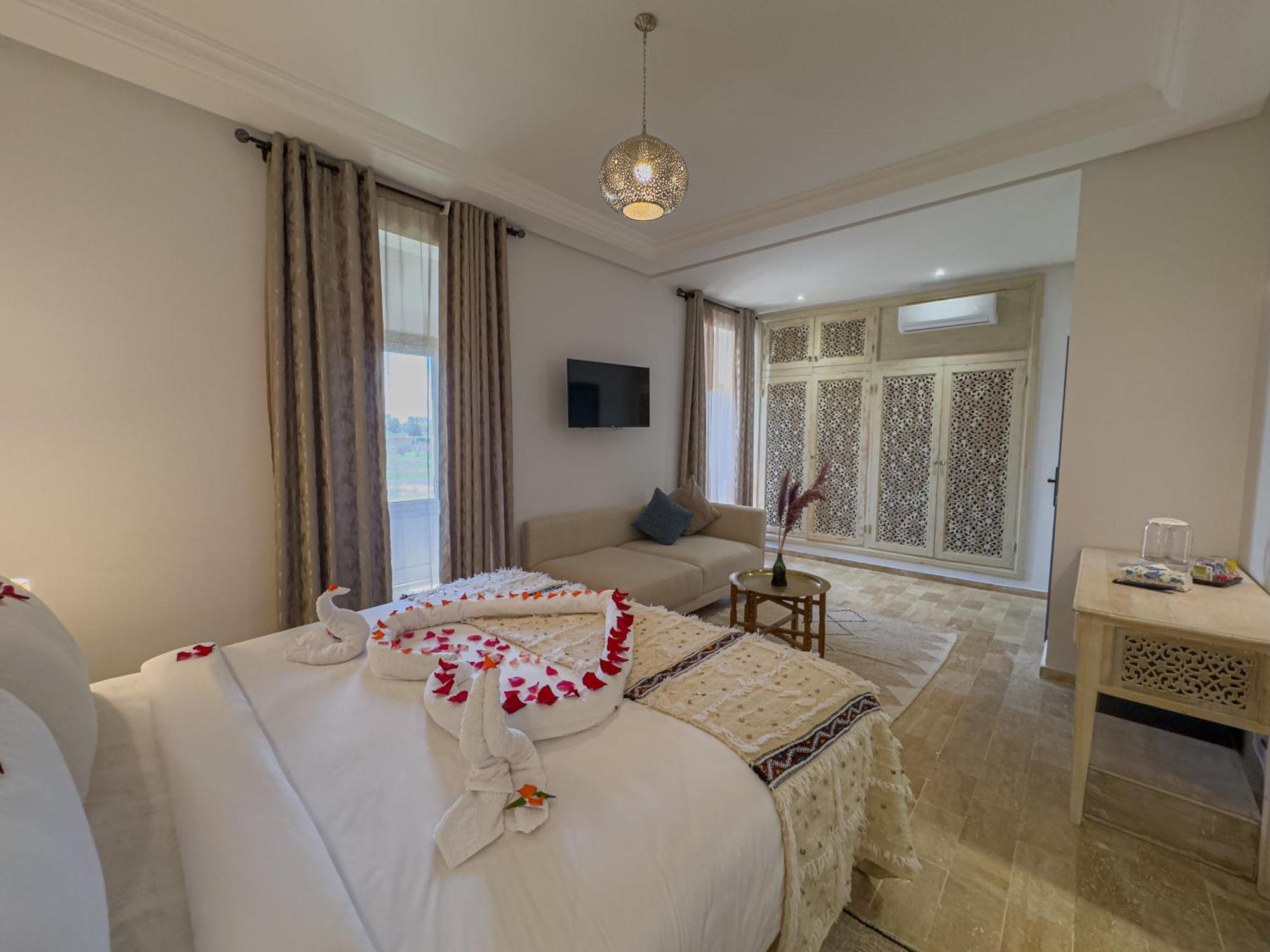 Tonaroz Gold Riad