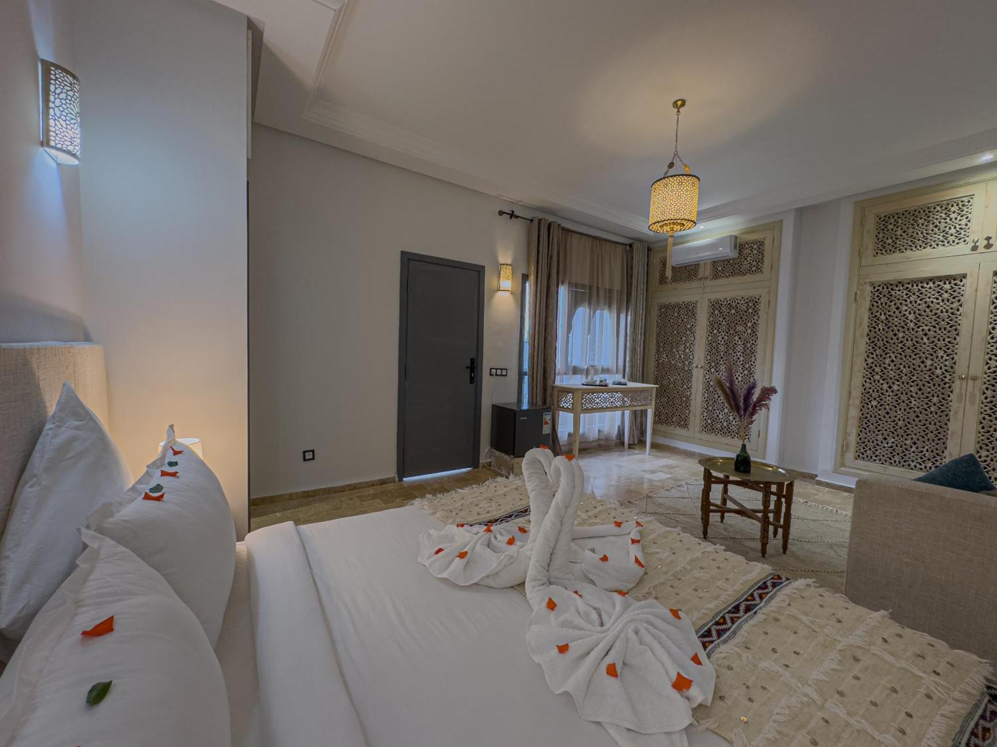 Tonaroz Gold Riad