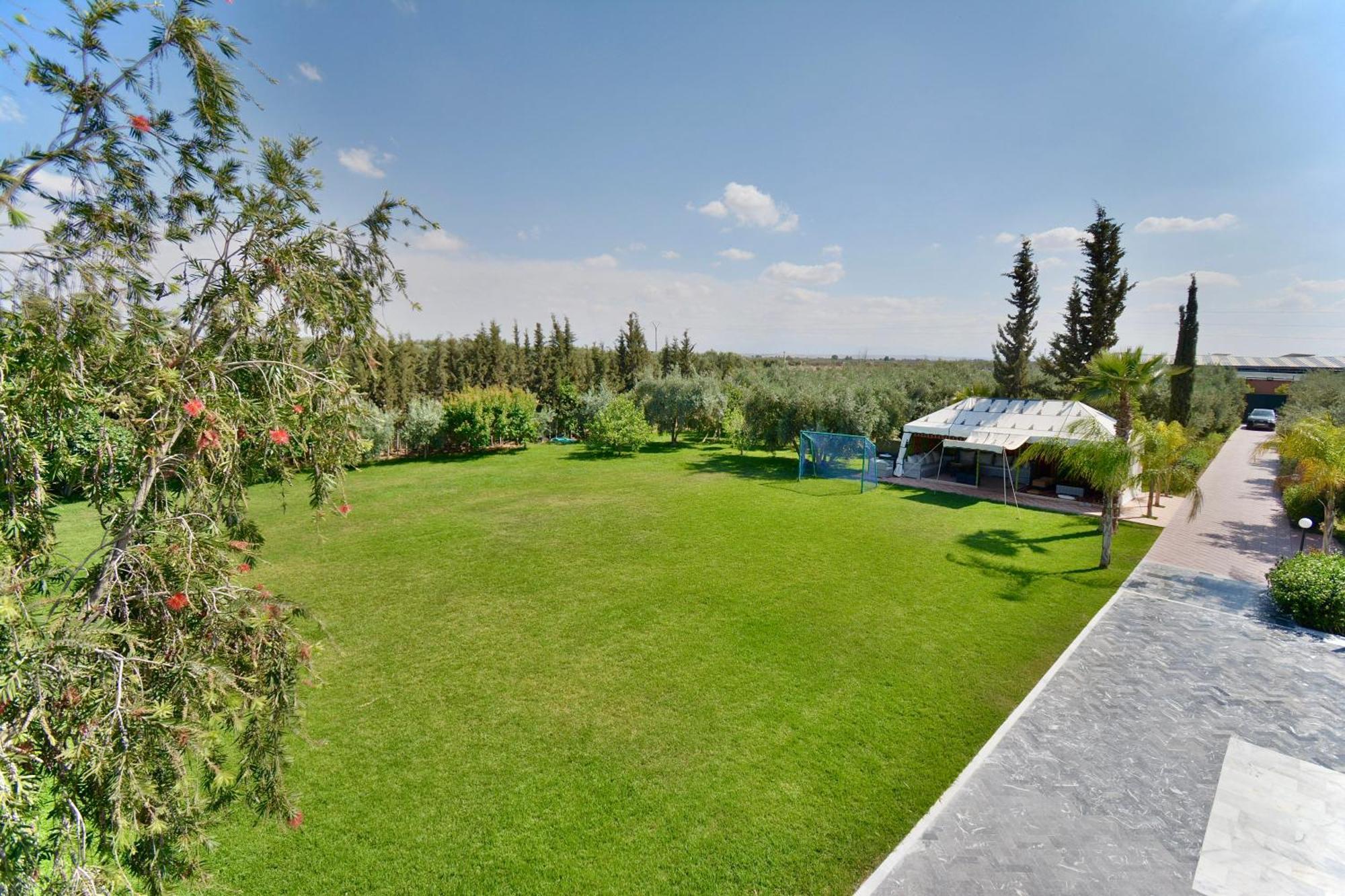 Villa Ferme De Avec Grande A Marrakech *