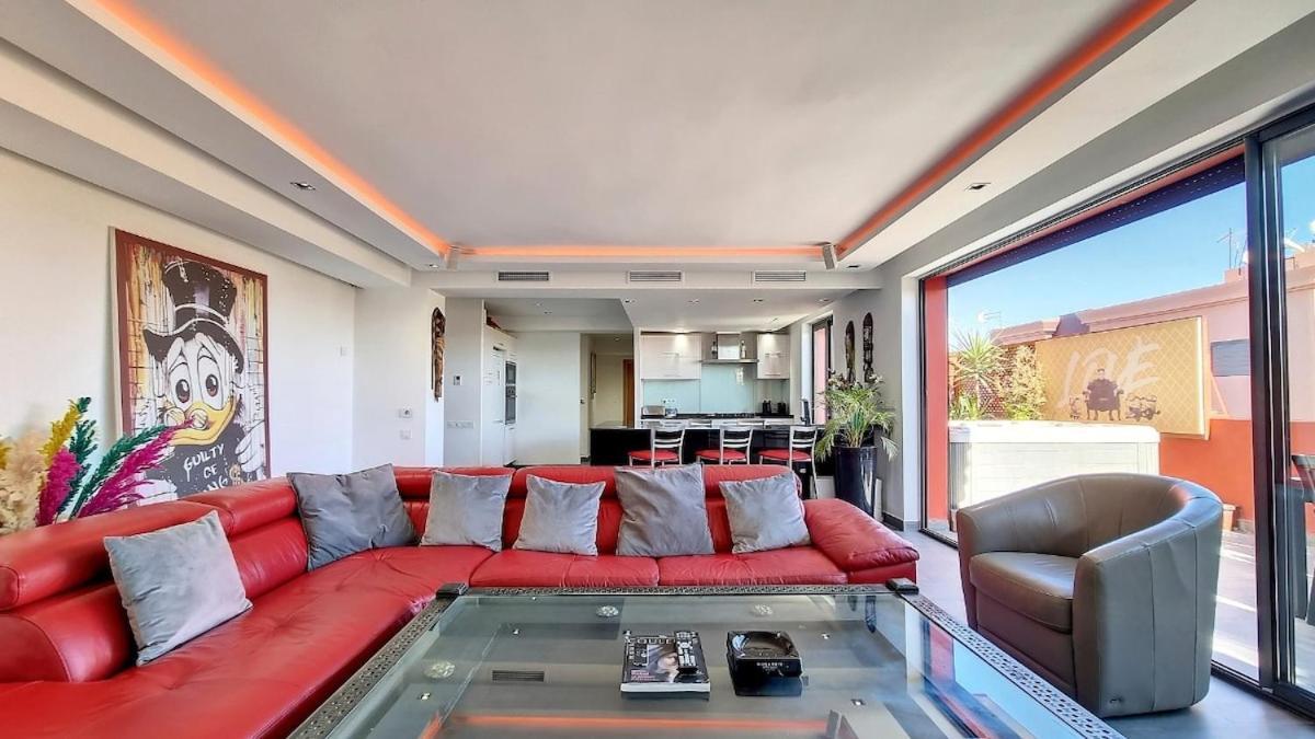 Exceptional View & Hot Tub Apartment *