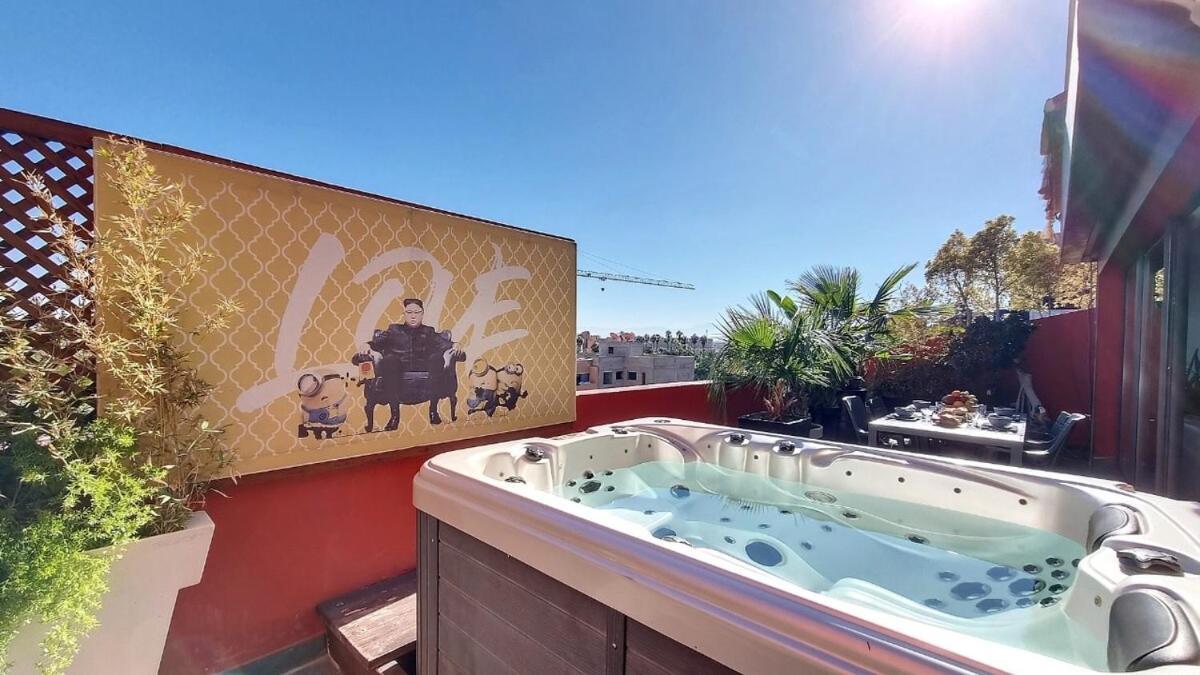 Exceptional View & Hot Tub Apartment