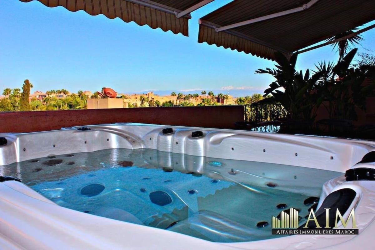 Exceptional View & Hot Tub *