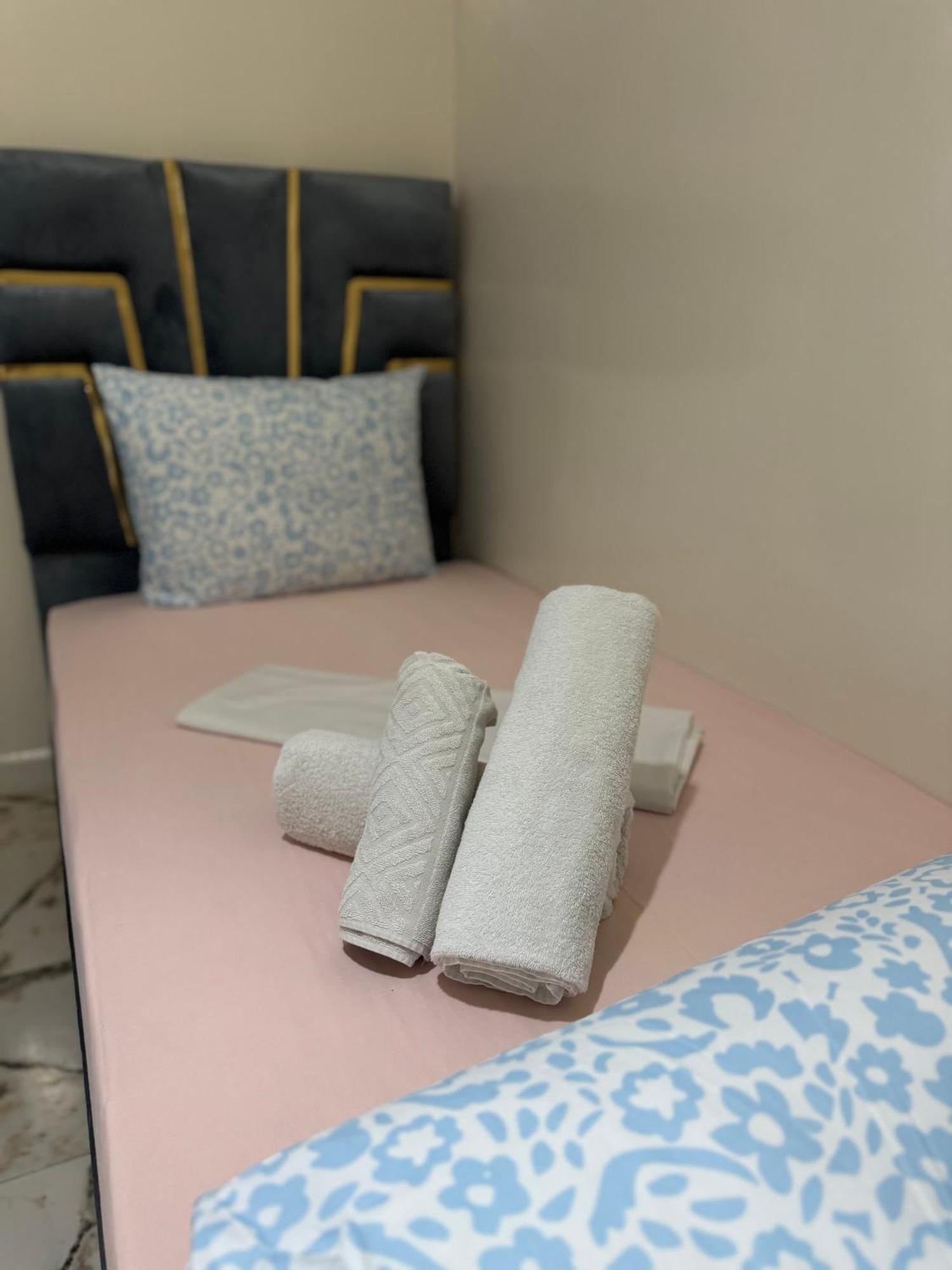 Airport , Perfect For Early & Late Flights Apartment