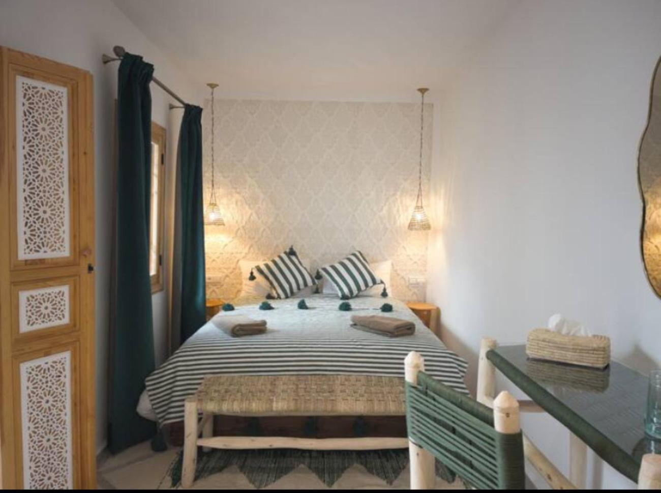 Riad Ravissant Avec 4 Et Belle Terrasse Avec Bassin Sur Le Toit *