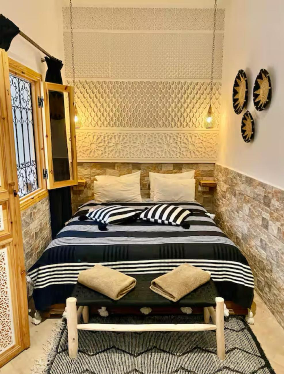 Ravissant Avec 4 Et Belle Terrasse Avec Bassin Sur Le Toit Riad