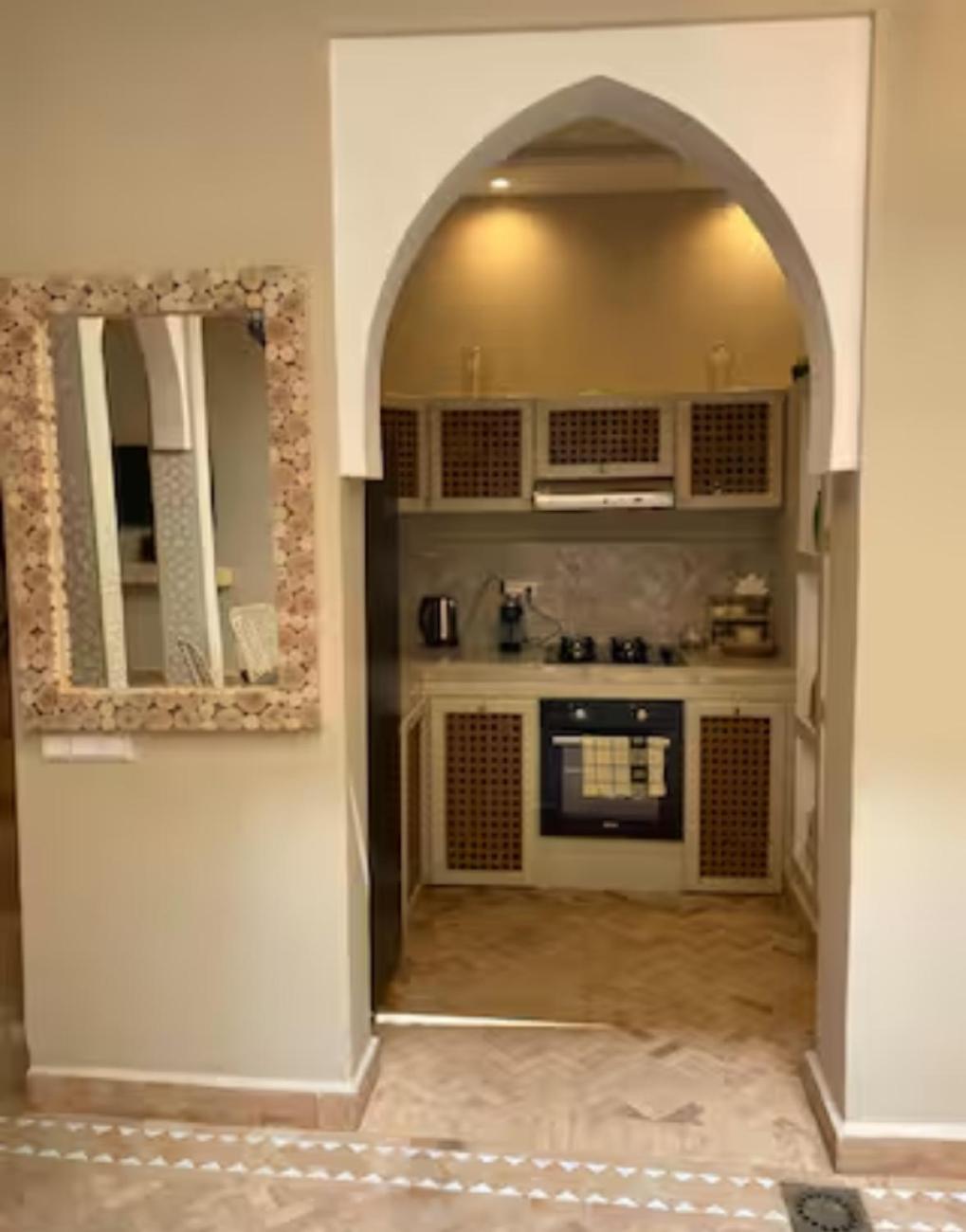 Ravissant Avec 4 Et Belle Terrasse Avec Bassin Sur Le Toit Marrakesh