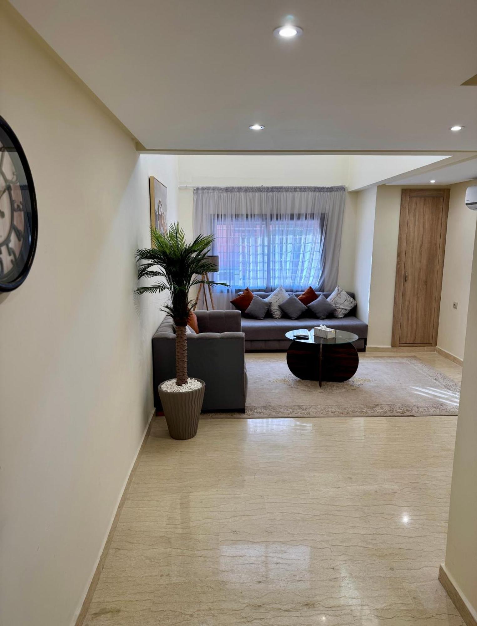 The Cosy Duplex With Gym Access & Near Mall, Palooza Apartment *