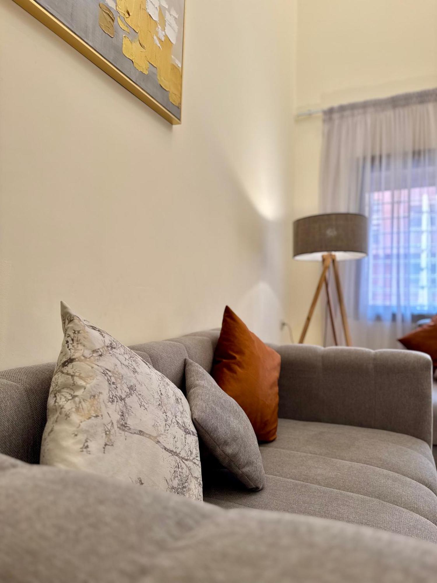 The Cosy Duplex With Gym Access & Near Mall, Palooza Apartment *