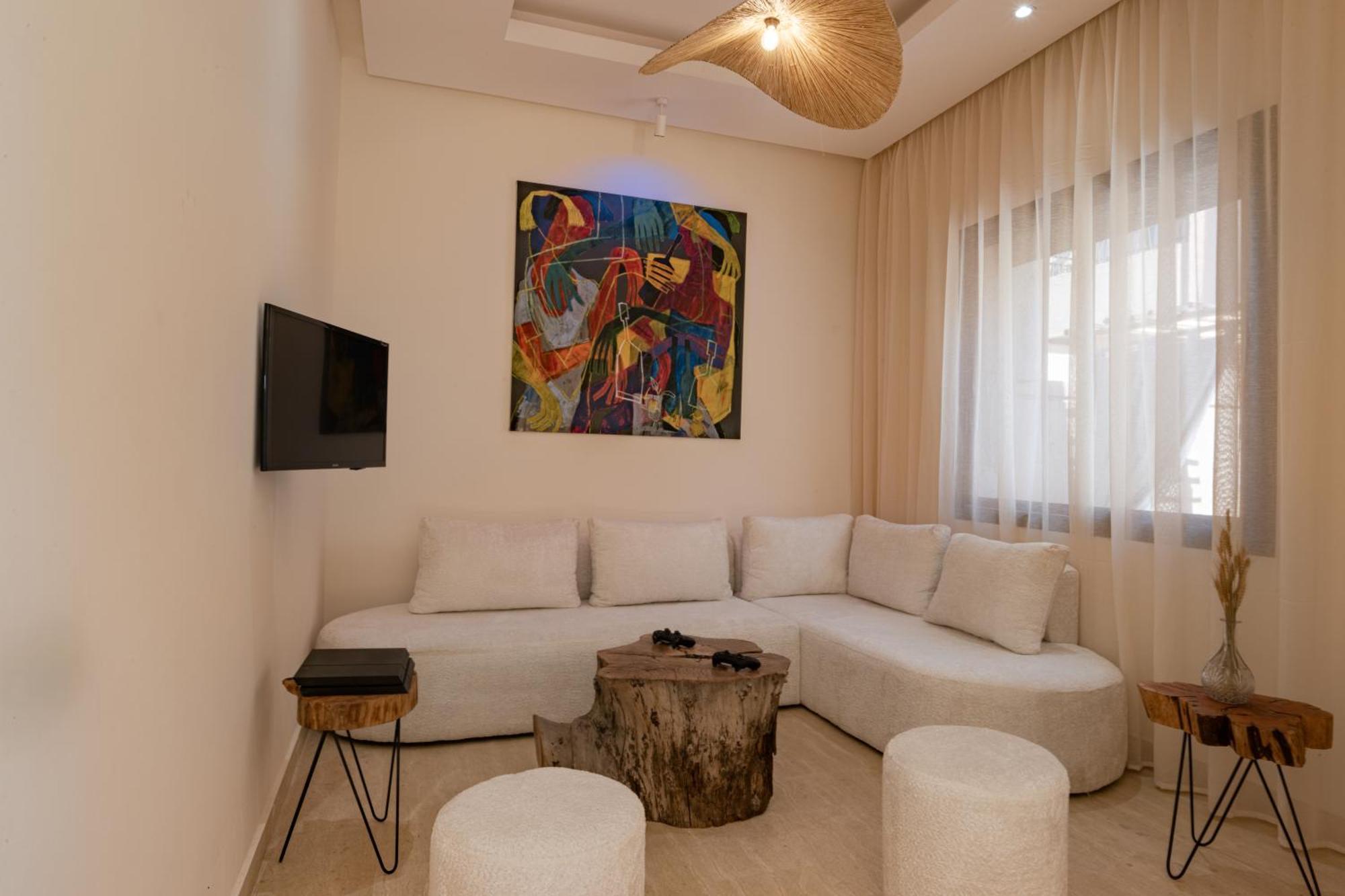 Secret Oasis - 4 Bedroom Rooftop, Pool&ac - Up To 10 Guests Villa *