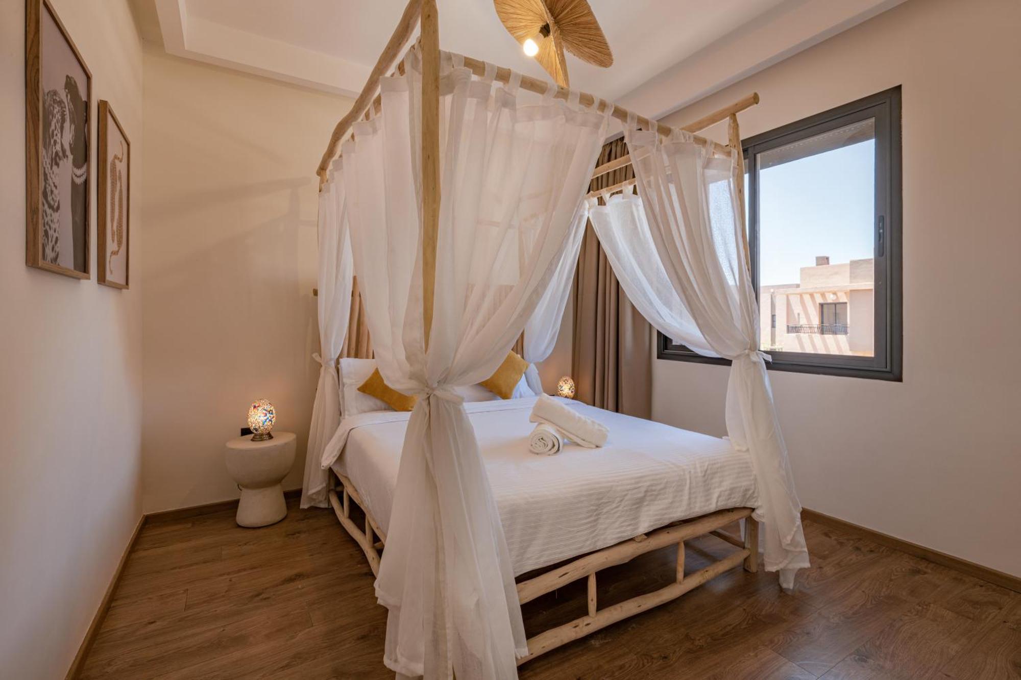 Villa Secret Oasis - 4 Bedroom Rooftop, Pool&ac - Up To 10 Guests