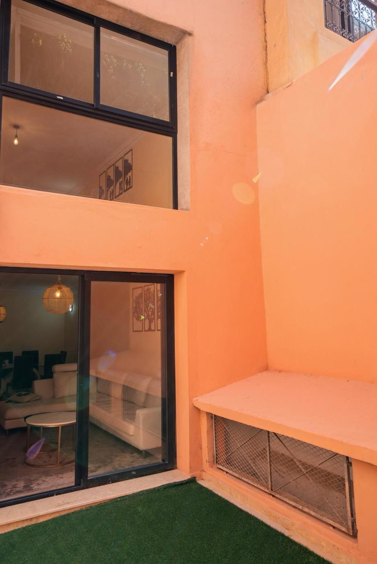 Three Bedroom Duplex With Terrace In Center *