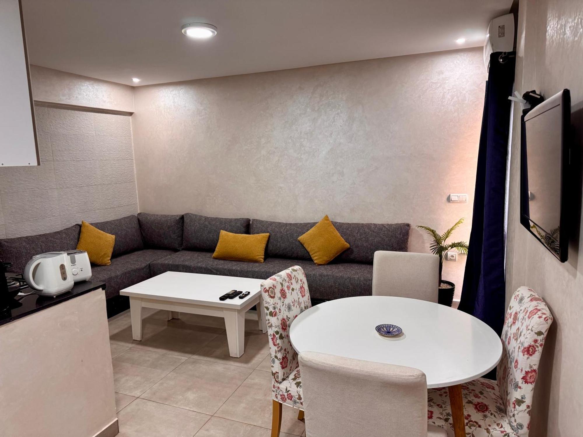 C-appartement De Luxe Plein Centre De Gueliz Avec Piscine Parking Wifi Netflix Apartment