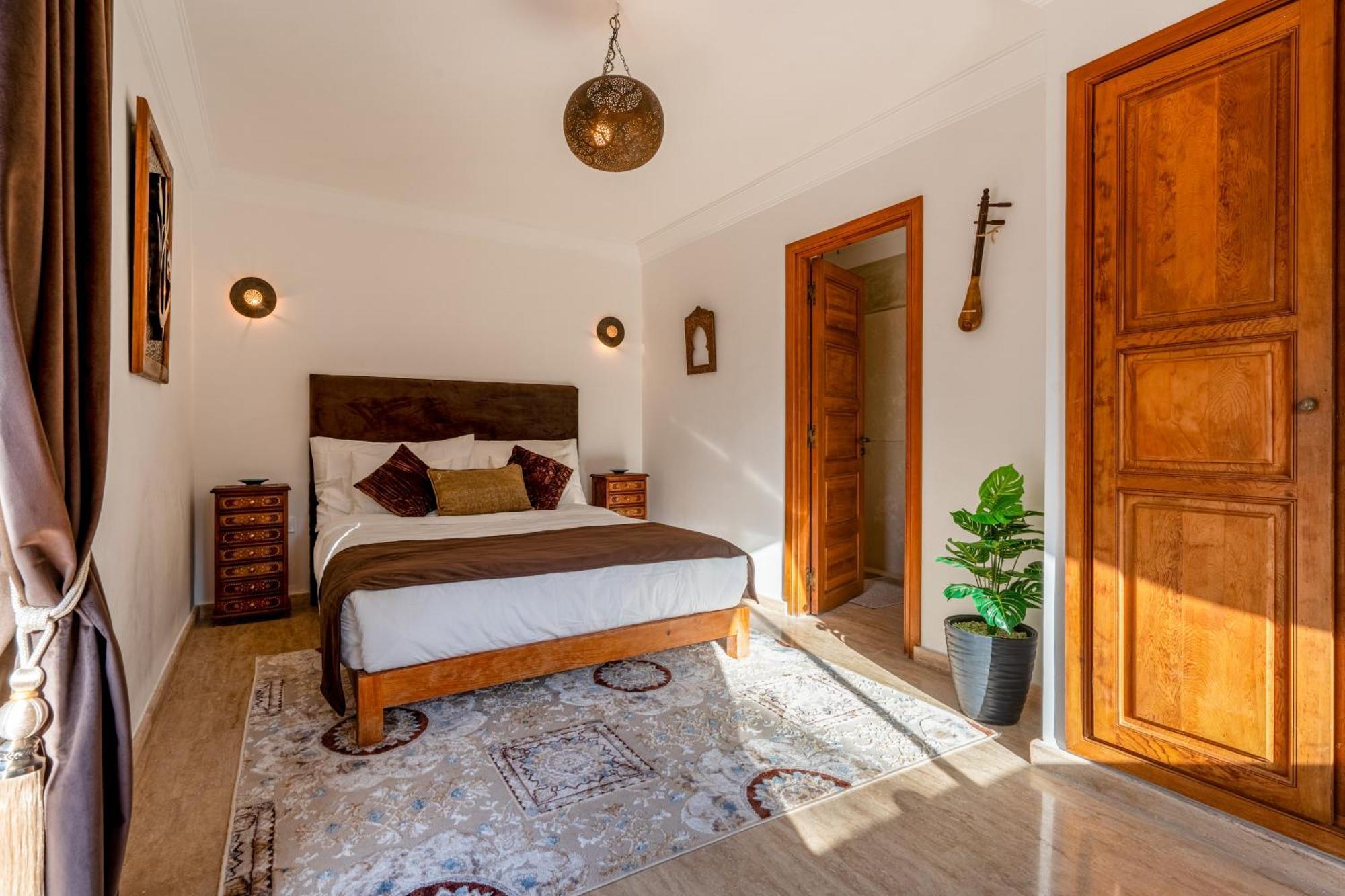 Simari Palmeraie Marrakech Nouveau! Petit Dejeuner Compris-entierement Renovee-superbe Piscine Privee Chauffee-personnel De Maison Inclus-grand Jardin De 2000m2-terrain De Petanque-ambiance Typique Berbere-havre De Paix Villa *
