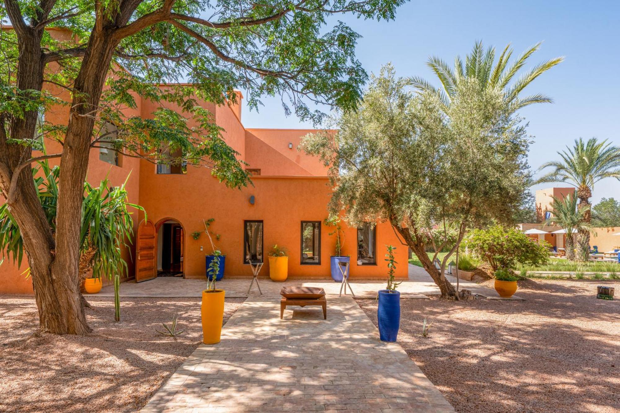 Villa Simari Palmeraie Marrakech Nouveau! Petit Dejeuner Compris-entierement Renovee-superbe Piscine Privee Chauffee-personnel De Maison Inclus-grand Jardin De 2000m2-terrain De Petanque-ambiance Typique Berbere-havre De Paix