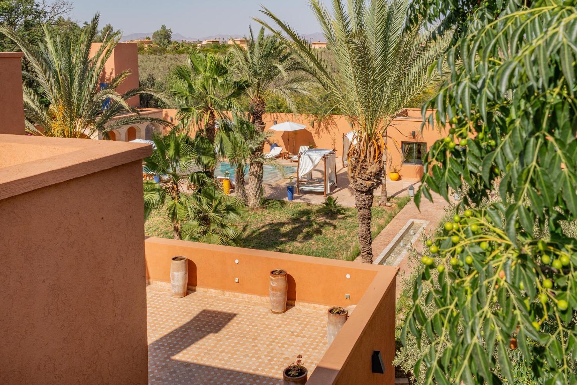 Villa Simari Palmeraie Marrakech Nouveau! Petit Dejeuner Compris-entierement Renovee-superbe Piscine Privee Chauffee-personnel De Maison Inclus-grand Jardin De 2000m2-terrain De Petanque-ambiance Typique Berbere-havre De Paix Marrakesh