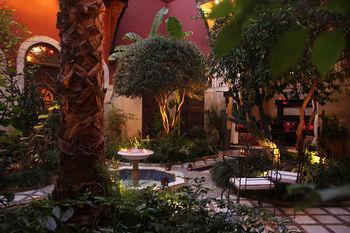 Riad L'aziza