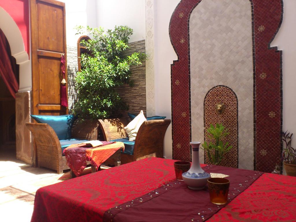 Samira & Riad 3*