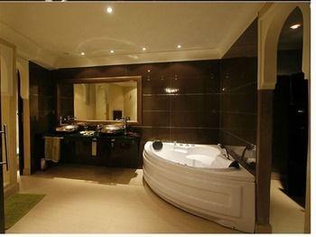 Riad Carllian 4*