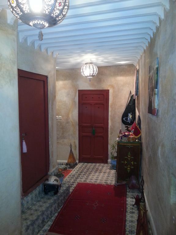 Riad Lala Latifa *