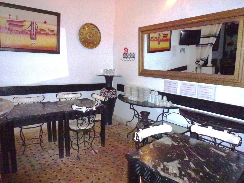 Laârouss Couette-café 2*