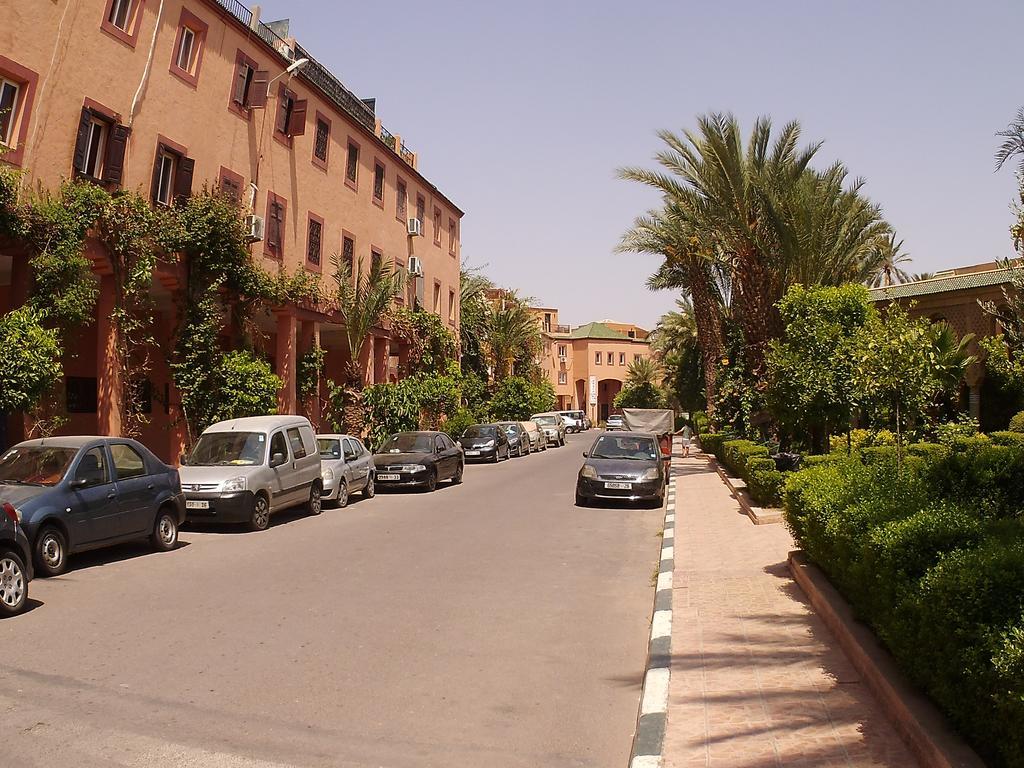 My 1room, 2 Beds, 3 Pools With Wifi And Breakfast Is Happy Marrakesh