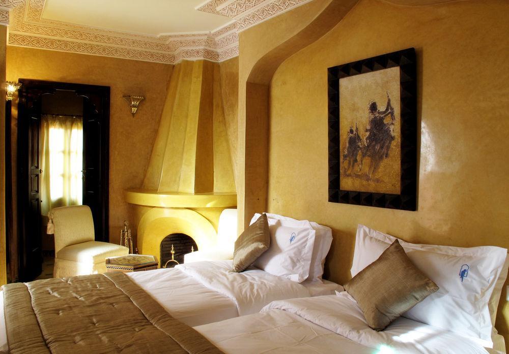 Le Perroquet Bleu &