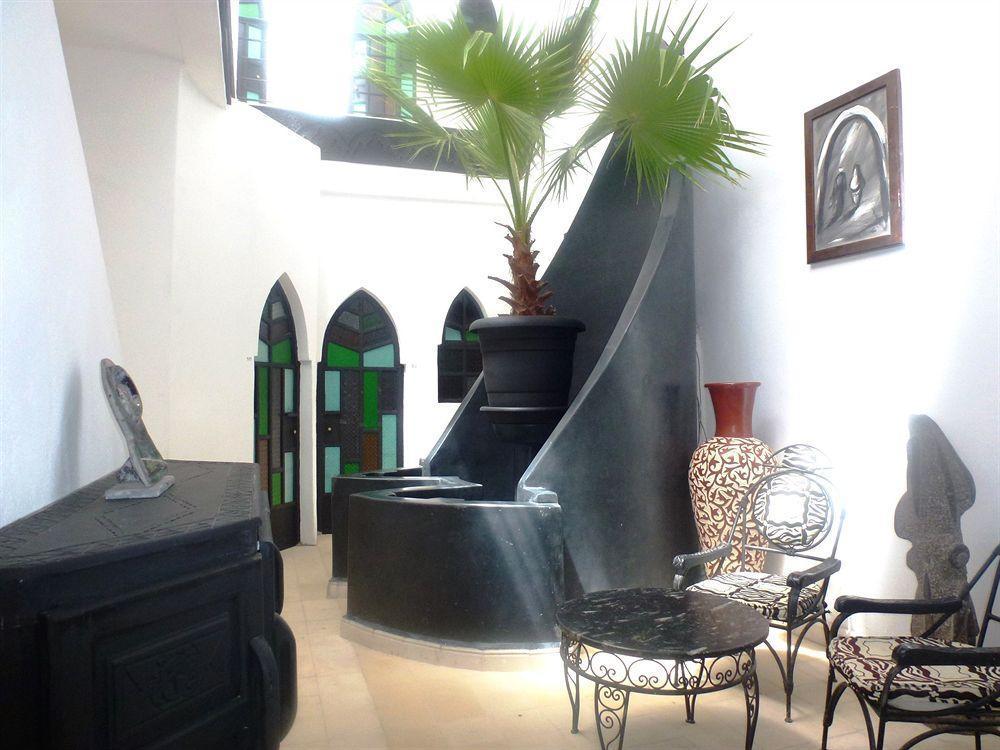 Bed and breakfast Laarouss 2*