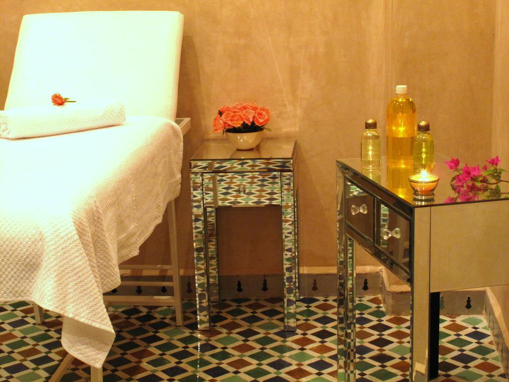 Le Perroquet Bleu & 3*