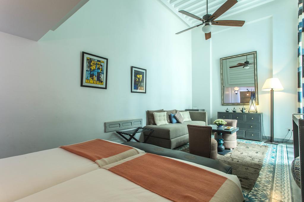 Le Perroquet Bleu & Riad