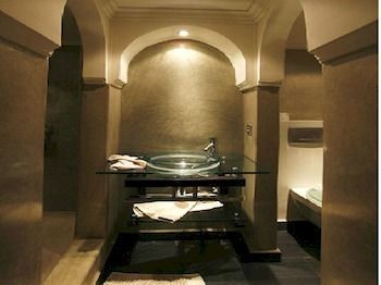 Riad Carllian 4*