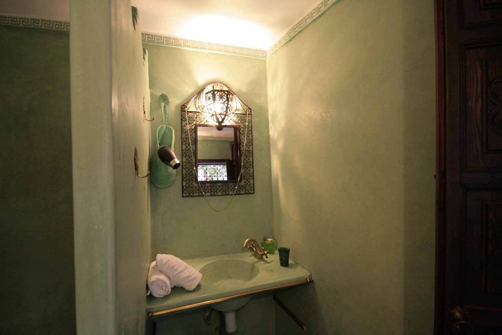 Khadija Riad 3*