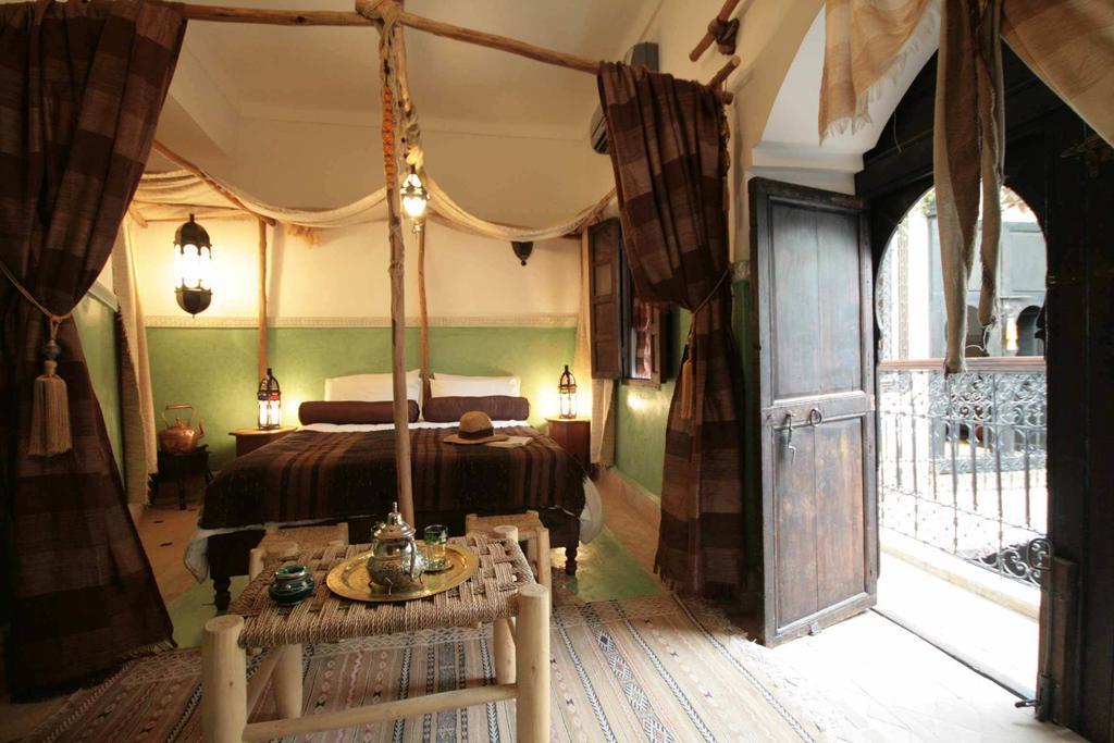 Khadija Riad 3*