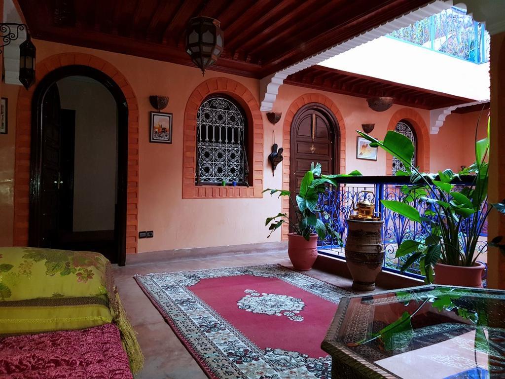 Bed & Breakfast Konouz 3*