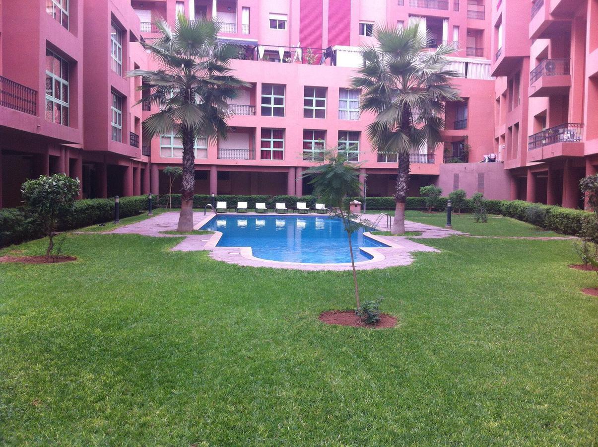 Yves Saint Laurent Apart Appartement *