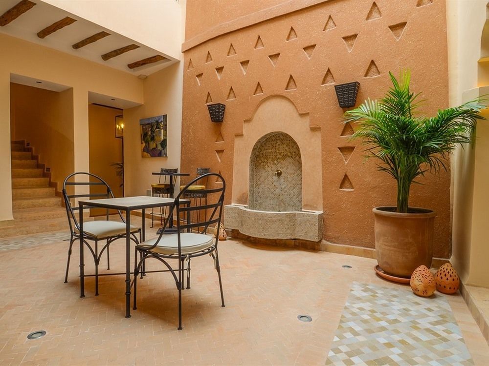 Couette-café Ayni 4*