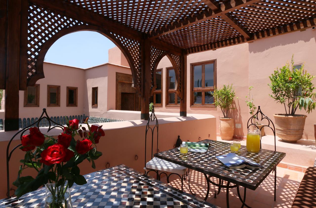 Dar Shariq Riad *