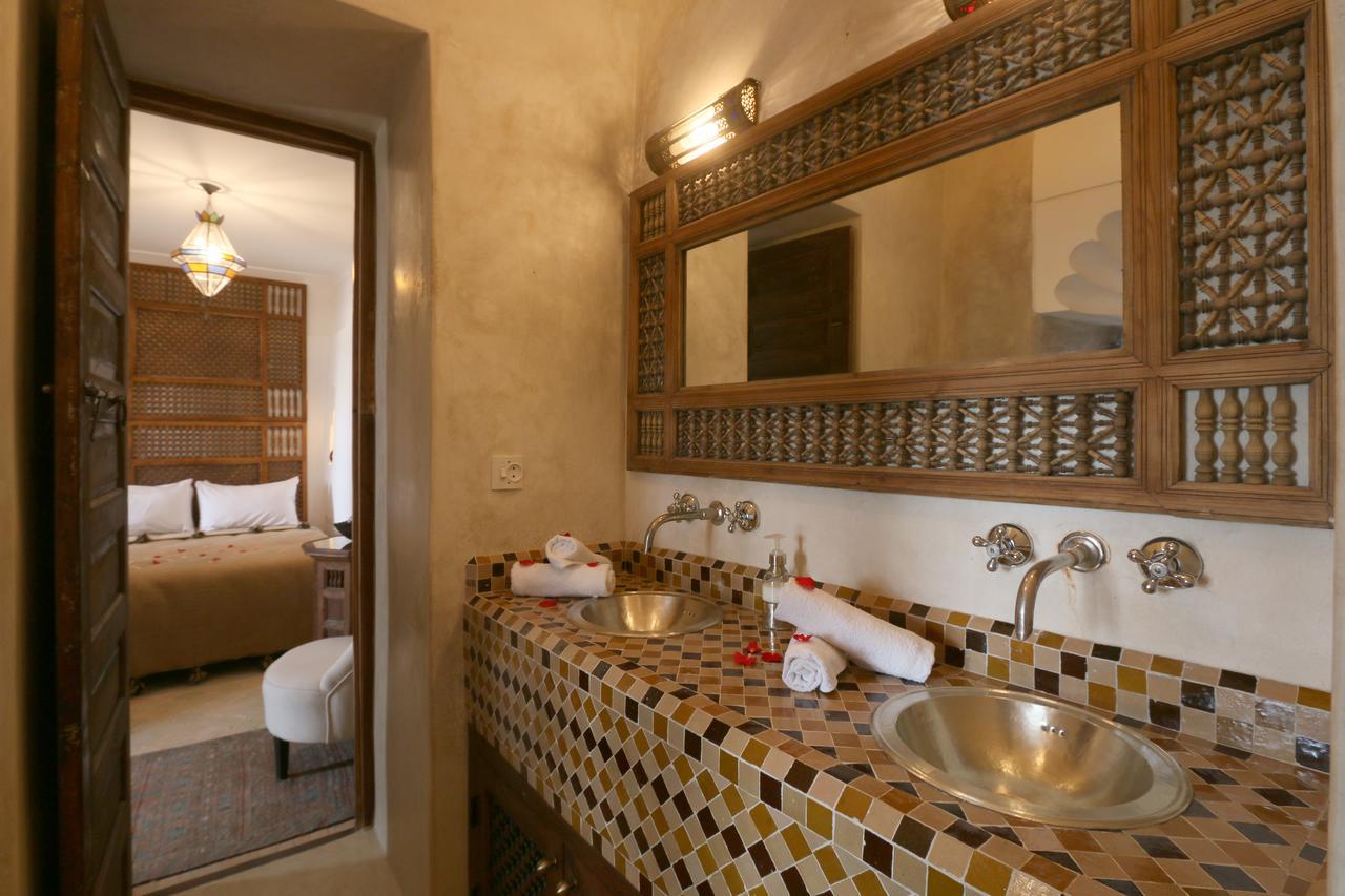 Dar Shariq Riad *
